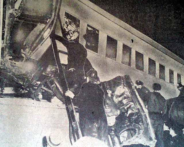 KEW GARDENS Queens Long Island Railroad TRAINS Crash Disaster 1950 Old Newspaper